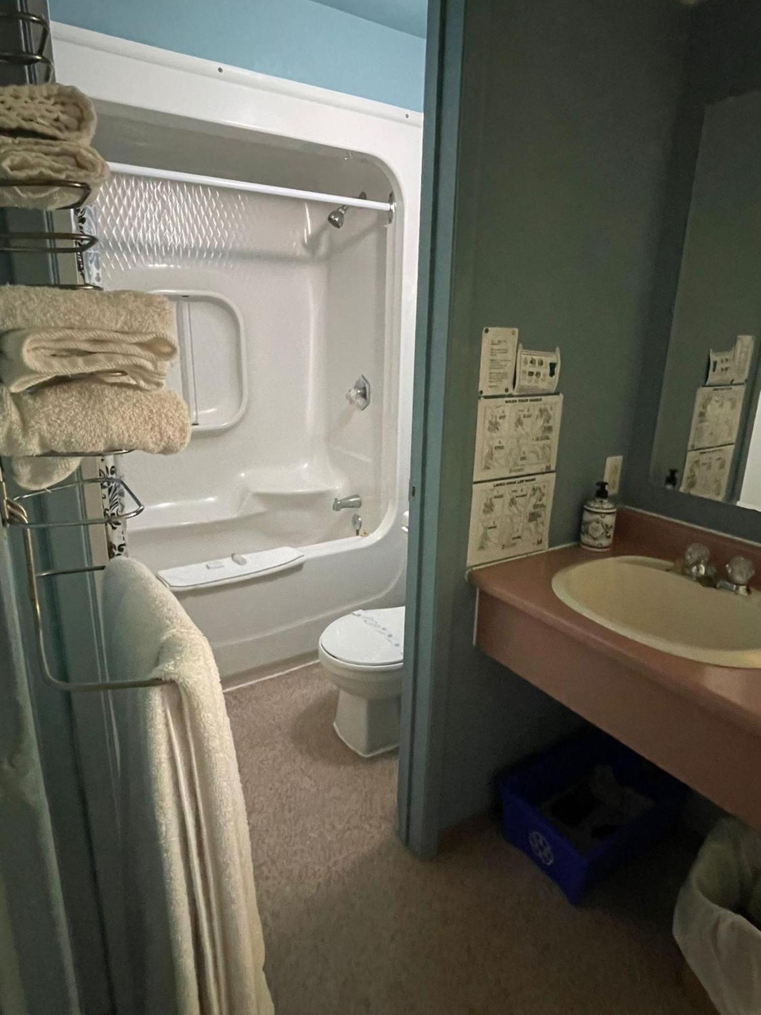 Earlton Motel 외부 사진