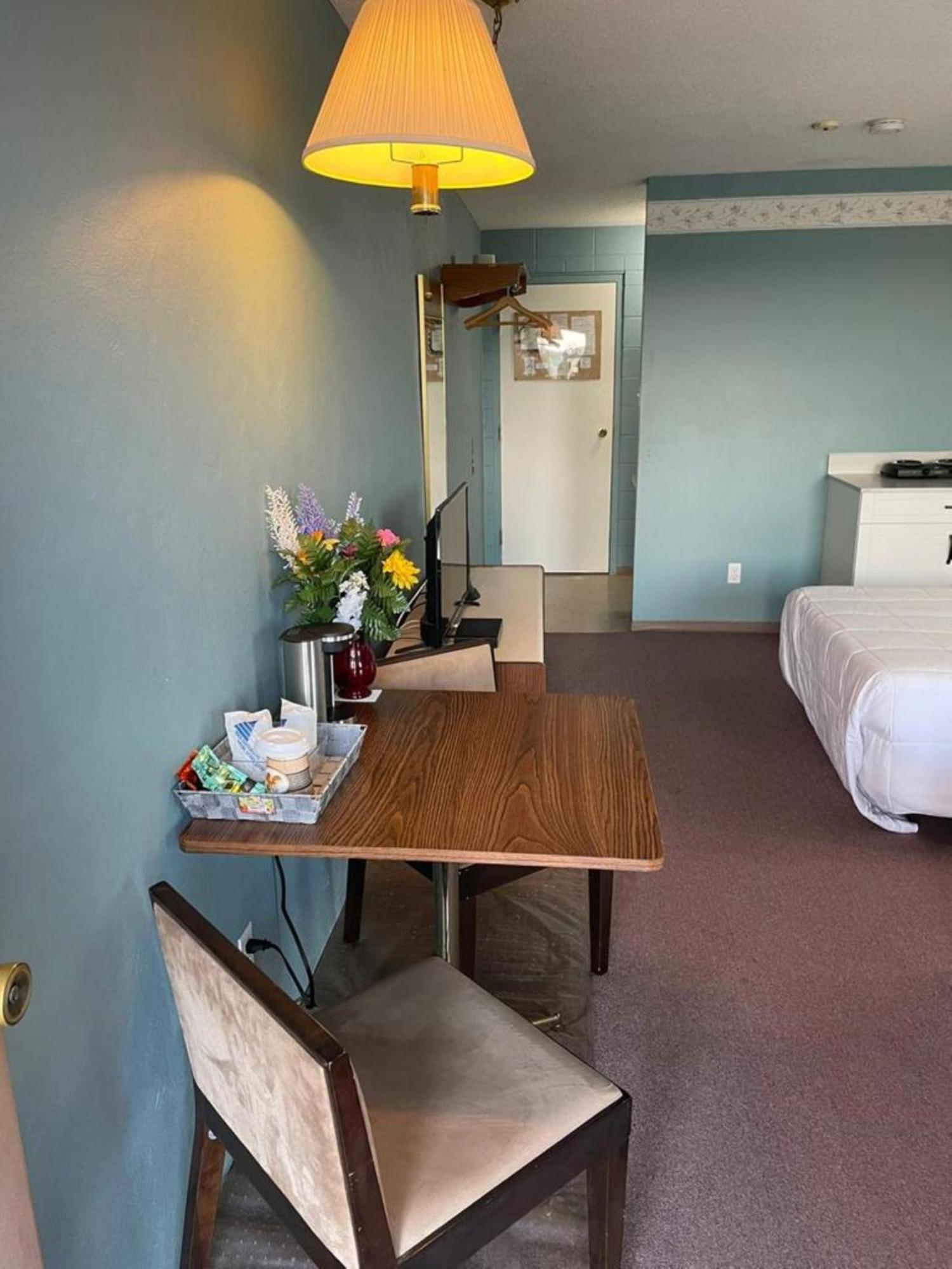 Earlton Motel 외부 사진